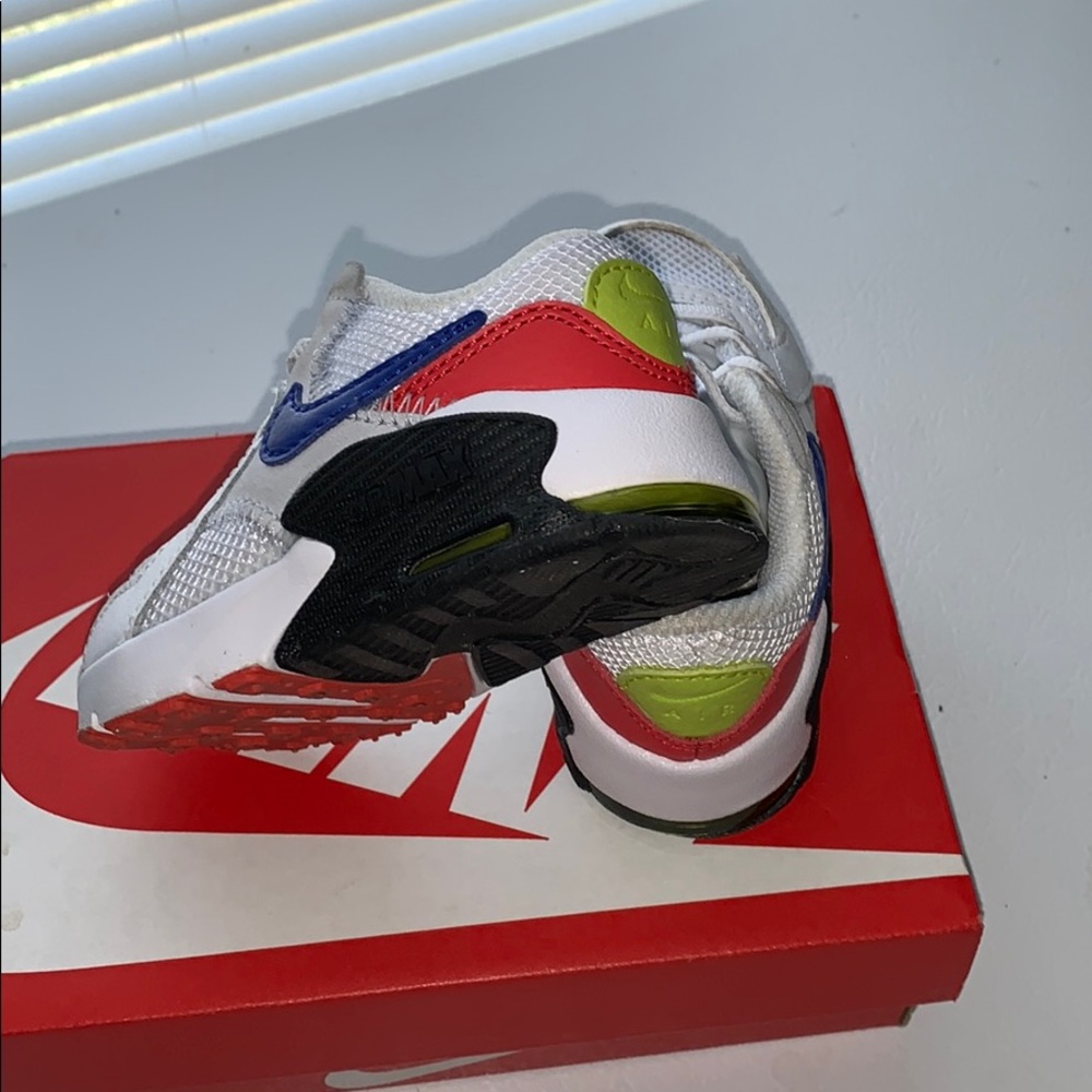Nike size 5c air max excee